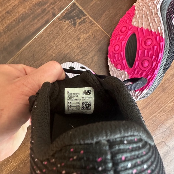 New Balance cross country spikes. Only used once. Excellent condition. Size 6.5 - Picture 4 of 4